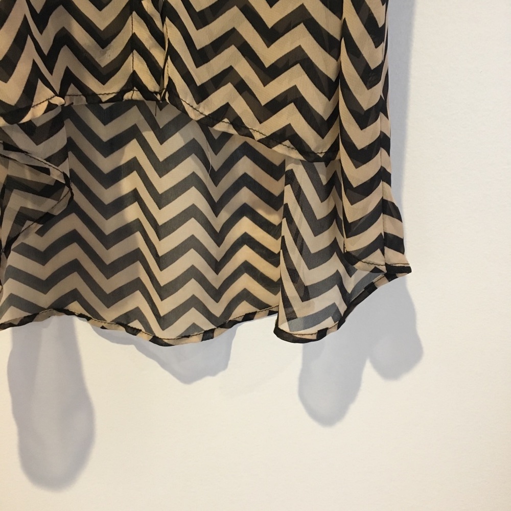 Chevron High-Low Razor Back Blouse - Picture 3 of 4